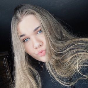 Meet your Posher, Emilee